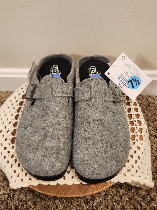 Fly Flot Shoes - Fly Flot Women's Size 7.5 Gray Felt Slip-On Clogs / Mules with Buckle NEW W TAGS